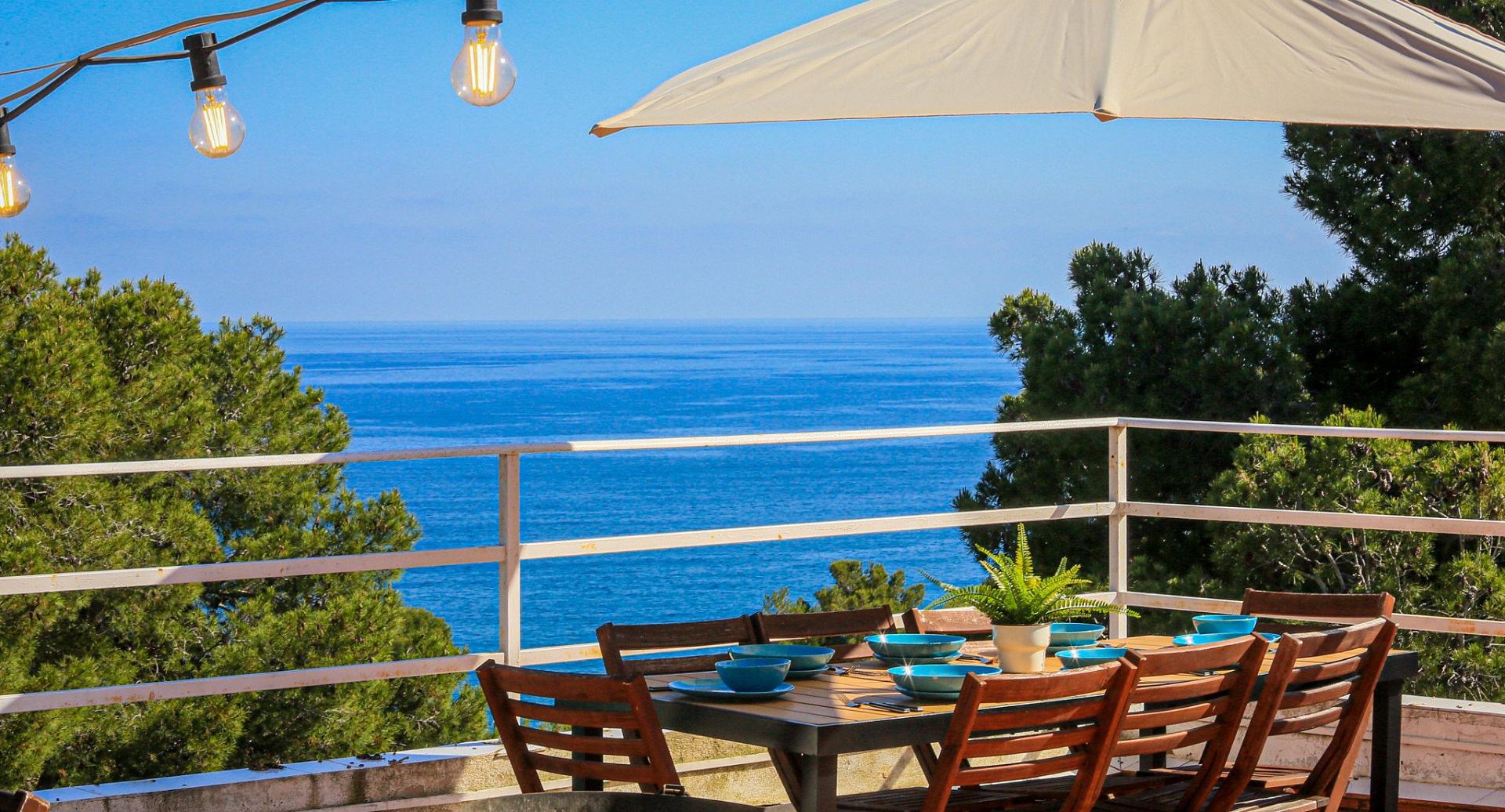 Descubre nuestro ático con terraza privada y vistas al mar en Salou