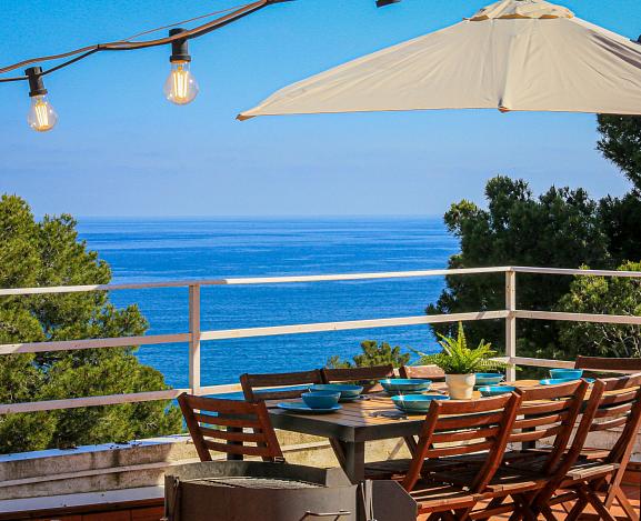 Descubre nuestro ático con terraza privada y vistas al mar en Salou