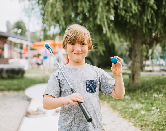 Minigolf y parques infantiles